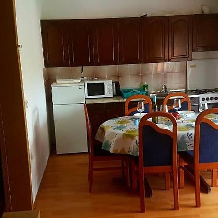 Apartmani Vibovec Lana 305 로파르 외부 사진