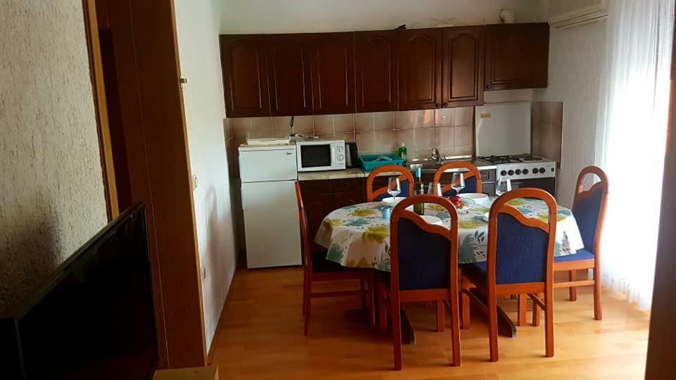 Apartmani Vibovec Lana 305 로파르 외부 사진