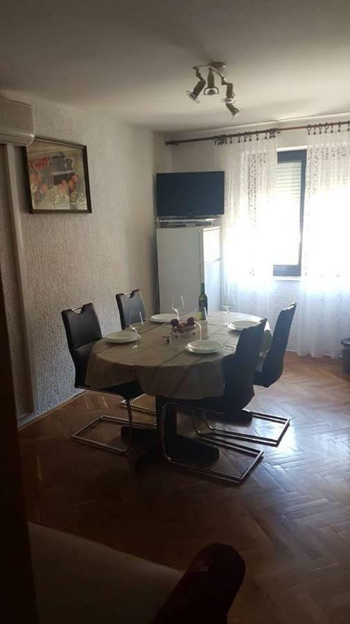 Apartmani Vibovec Lana 305 로파르 외부 사진